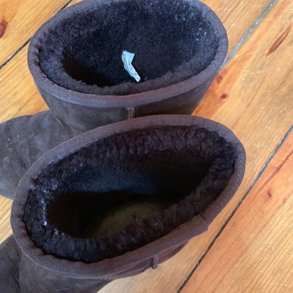 Brown Uggs! - Picture 3 of 4